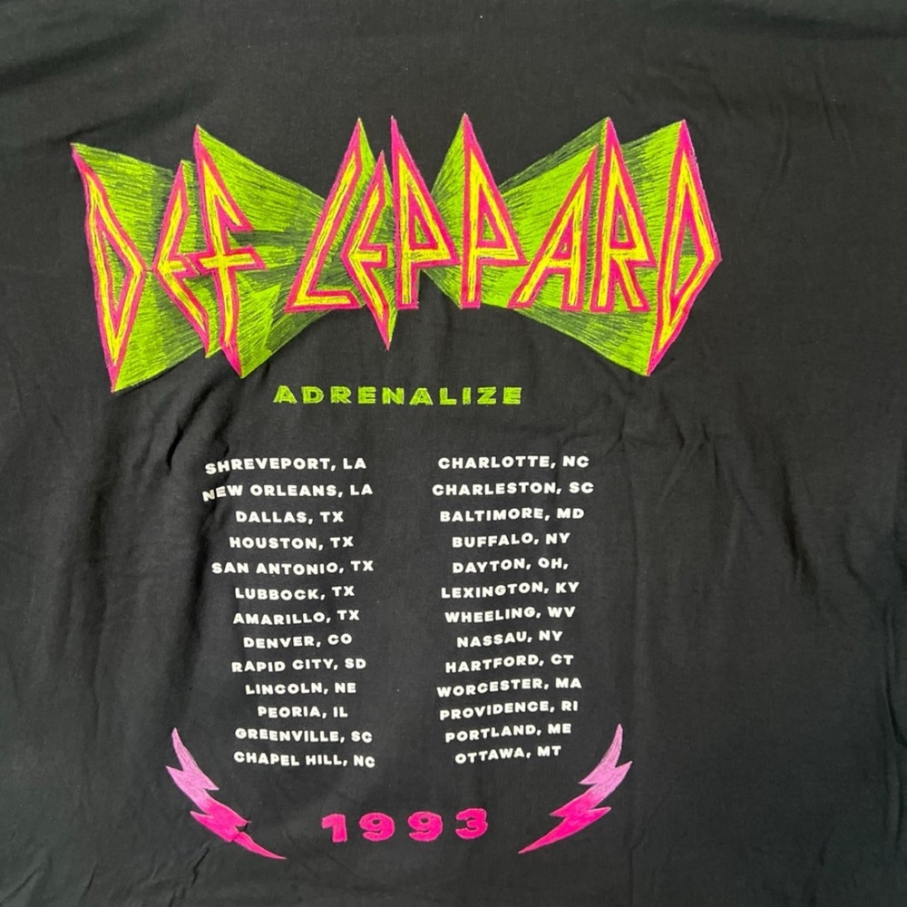 Def Leppard Black Graphic T-Shirt - Picture 3 of 3